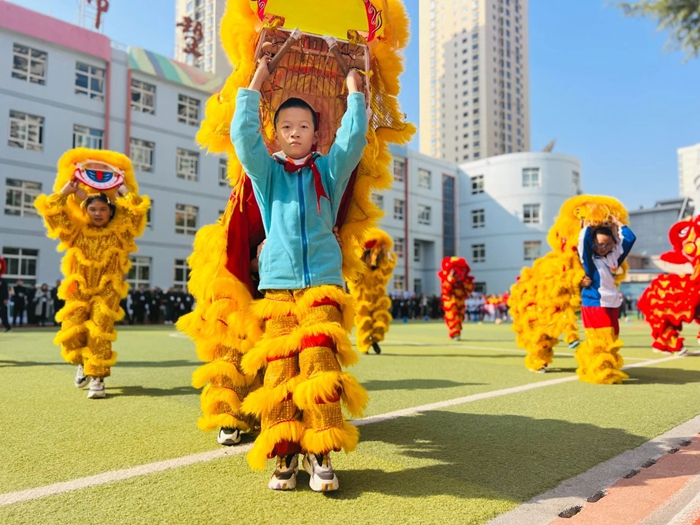 与此类似的